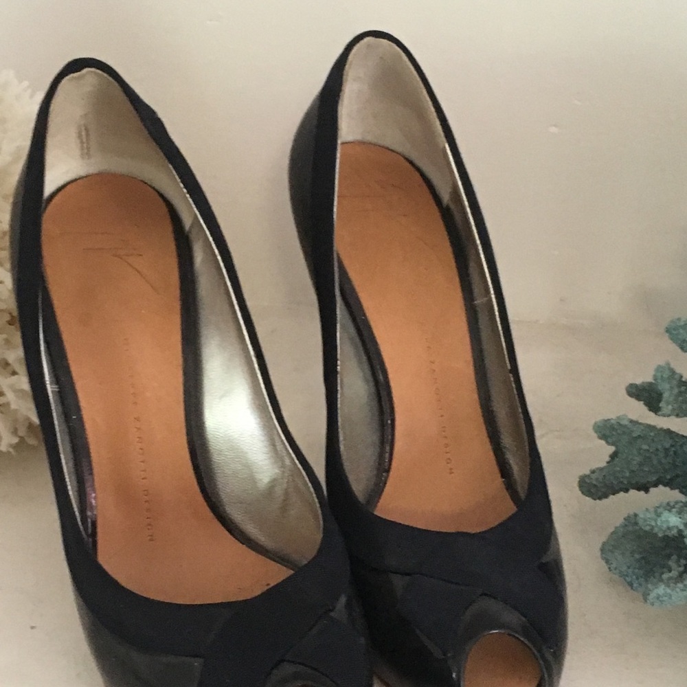 Beautiful Giuseppe Zannotti Navy Blue Patent